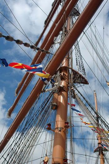Der Gro�mast der Sea Cloud II misst ab Wasserh�he bis Mastspitze 6o Meter