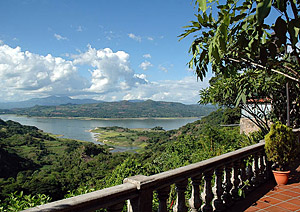 Suchitoto: Blick von dem Hotel/Restaurant La Posada � N.Bruhn/CariLat